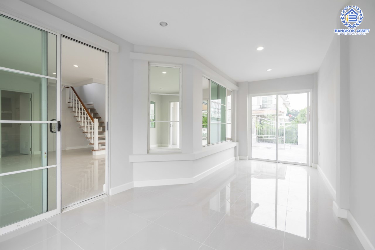 บ้านมือสองตกแต่งใหม่ แบรนด์ LH ม.ชลลดา บางใหญ่-เซ็นทรัลเวสต์เกต หลังมุม เนื้อที่ 57.4 ตร.ว. ฟังก์ชัน 4 ห้องนอน 2 ห้องน้ำ 1 ห้องอเนกประสงค์ 2 ที่จอดรถ Facilities ครบครัน บนทำเลเดินทางสะดวก เชื่อมต่อถ.กาญจนาภิเษก และเพียง 10 นาทีถึงรถไฟฟ้า "สถานีคลองบางไผ่"